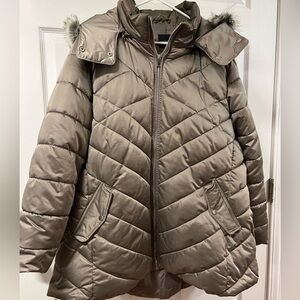 Lane Bryant women’s winter coat. Size 18/20. Only wore 3-4 times.